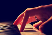 库里缺阵戴维斯12+10 勇士大胜活塞豪取4连胜.：黑白体育